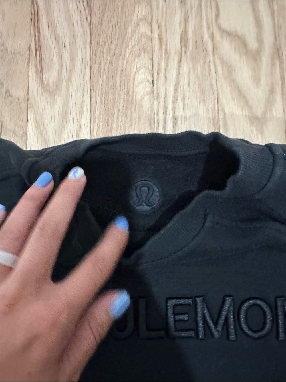 lululemon athletica Black Crewneck Pullover sweatshirt with Embroidered Logo - Picture 3 of 4